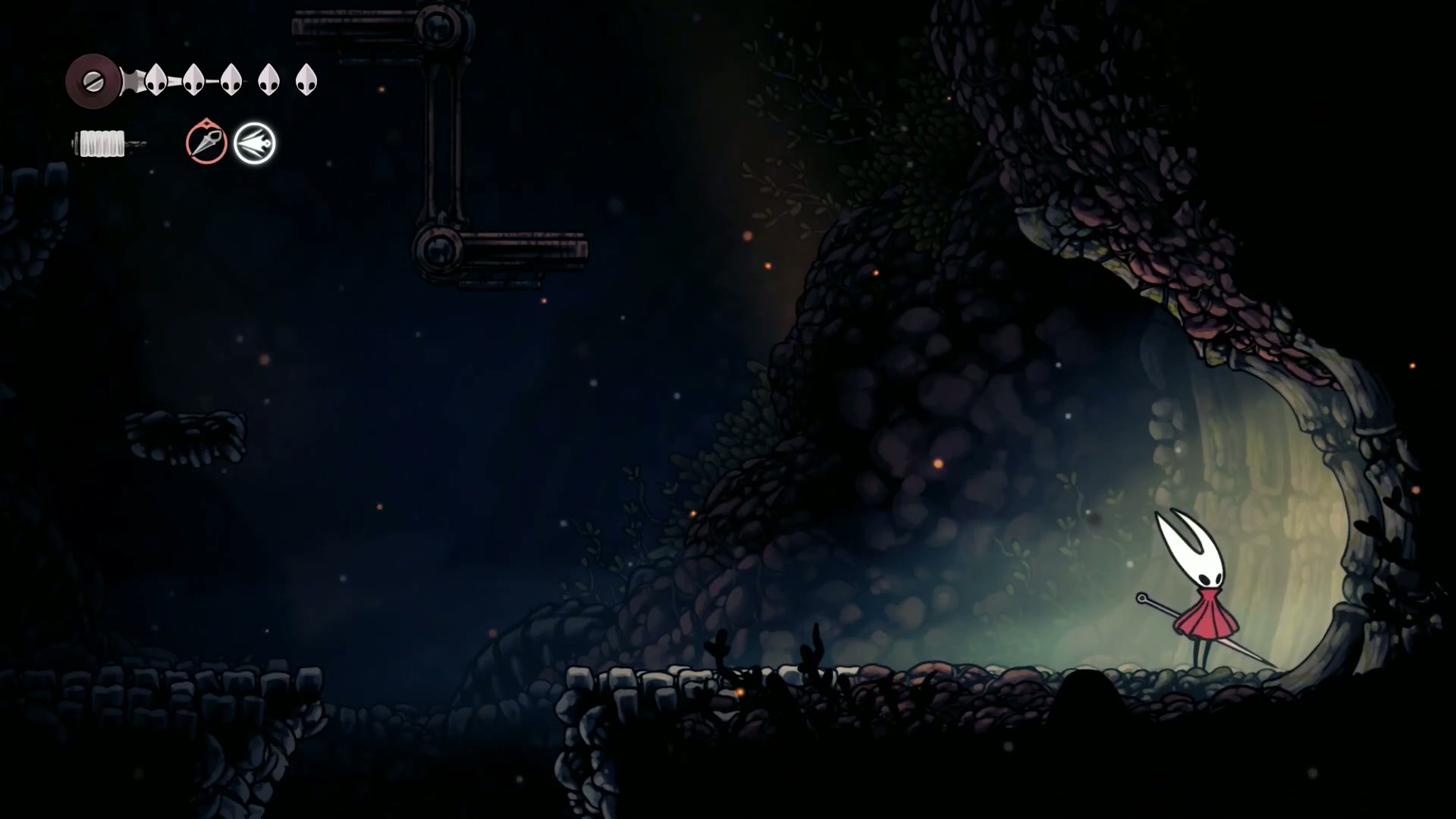 A comparison showing the ant boss's dangerous jump attack in the open vs. its simple swipes in the tunnel.